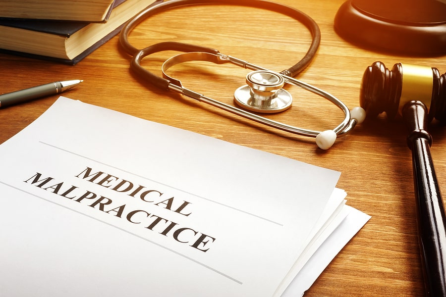 Can I Sue My Doctor for Injuries in Illinois?