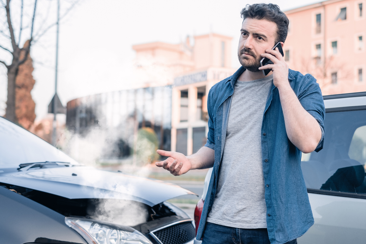 Should I Call 911 After a Car Accident in Illinois?
